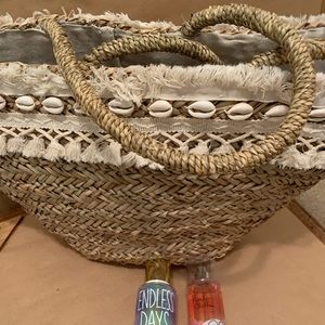 New beautiful beach bag, original cost $87